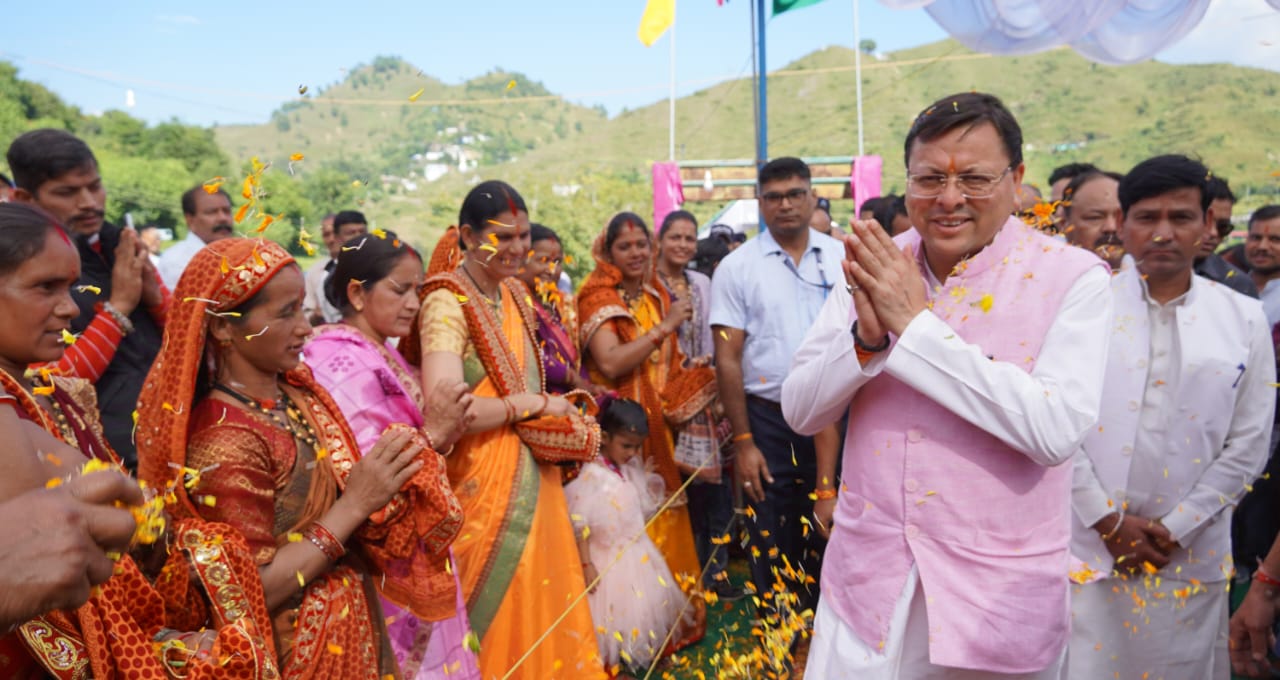 मुख्यमंत्री धामी ने तामली, (तल्लादेश) चंपावत में दशहरा महोत्सव में प्रतिभाग किया…