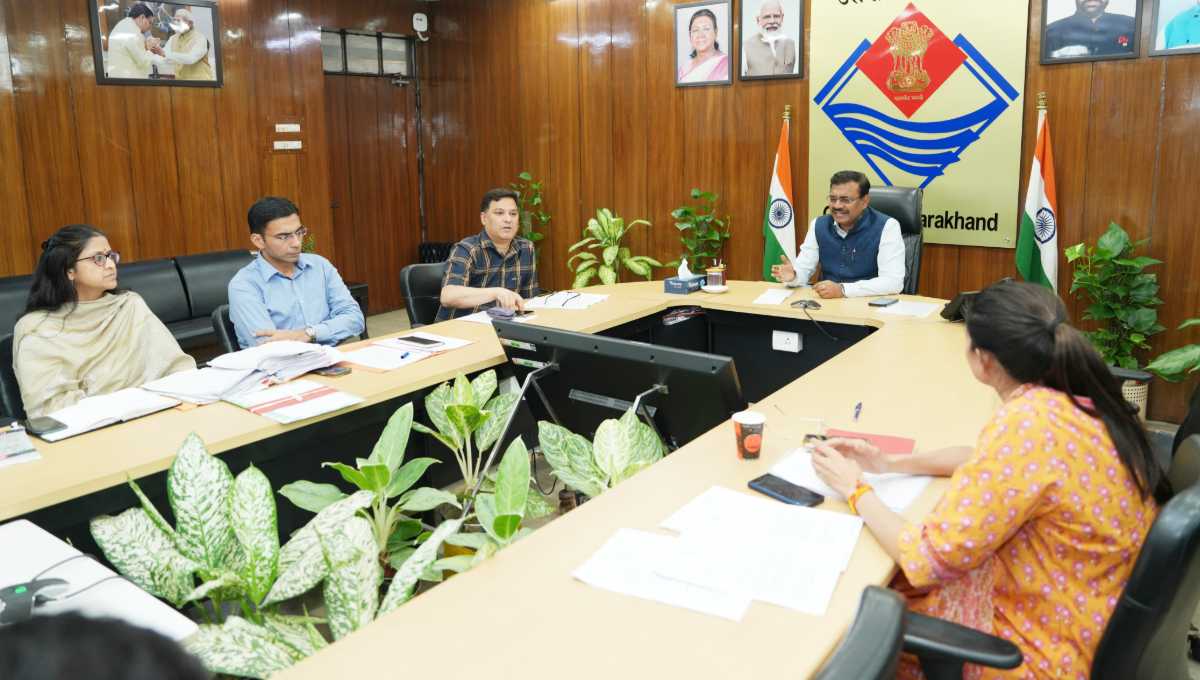 मुख्य सचिव आनंद बर्धन की अध्यक्षता में उत्तराखंड नागरिक उड्डयन (सिविल एविएशन) की समीक्षा बैठक की गई