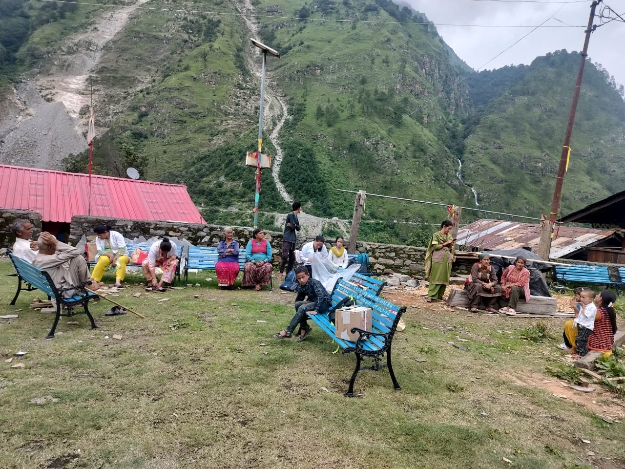 यमुनोत्री के स्यानाचट्टी में आपदा प्रभावित क्षेत्रों में आयोजित हुआ चिकित्सा शिविर