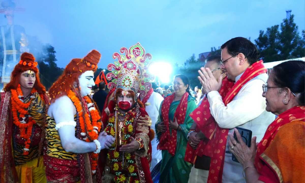 मुख्यमंत्री ने परेड ग्राउंड में रावण दहन कार्यक्रम में किया प्रतिभाग