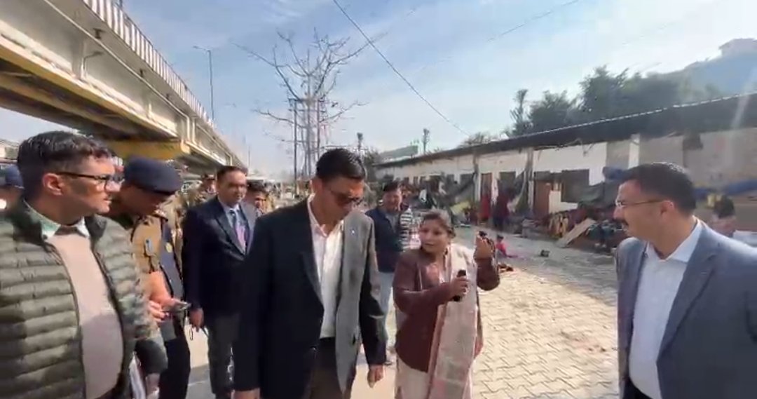 आईएसबीटी निकासी गेट पर बने निर्माण ध्वस्त; चौकी शिफ्ट करने के निर्देश