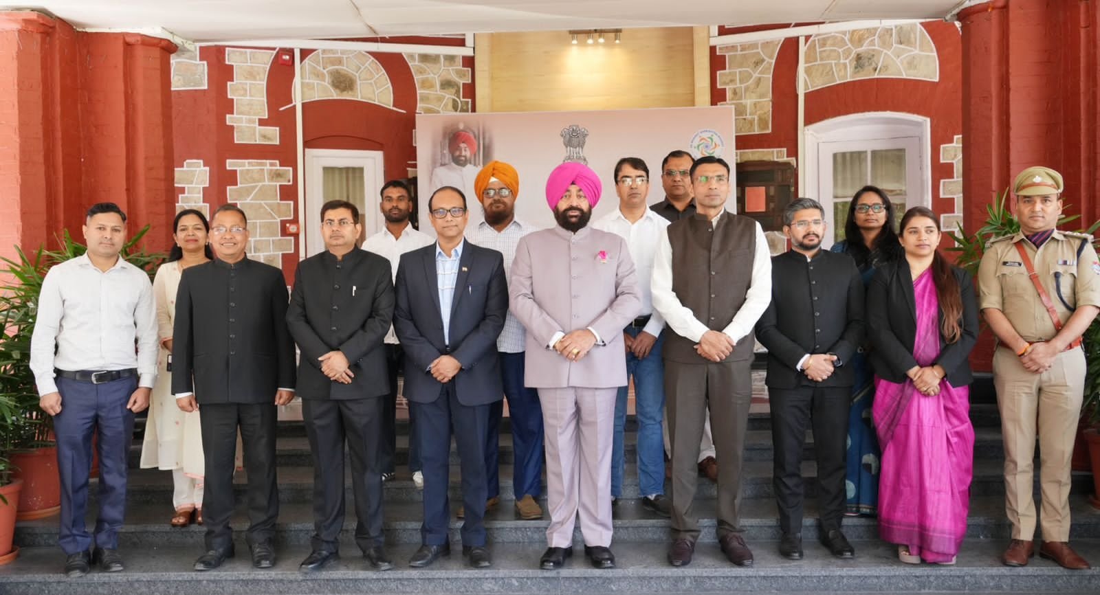 आपदा में उत्कृष्ट कार्य करने वाले कार्मिकों को राज्यपाल ने किया सम्मानित…