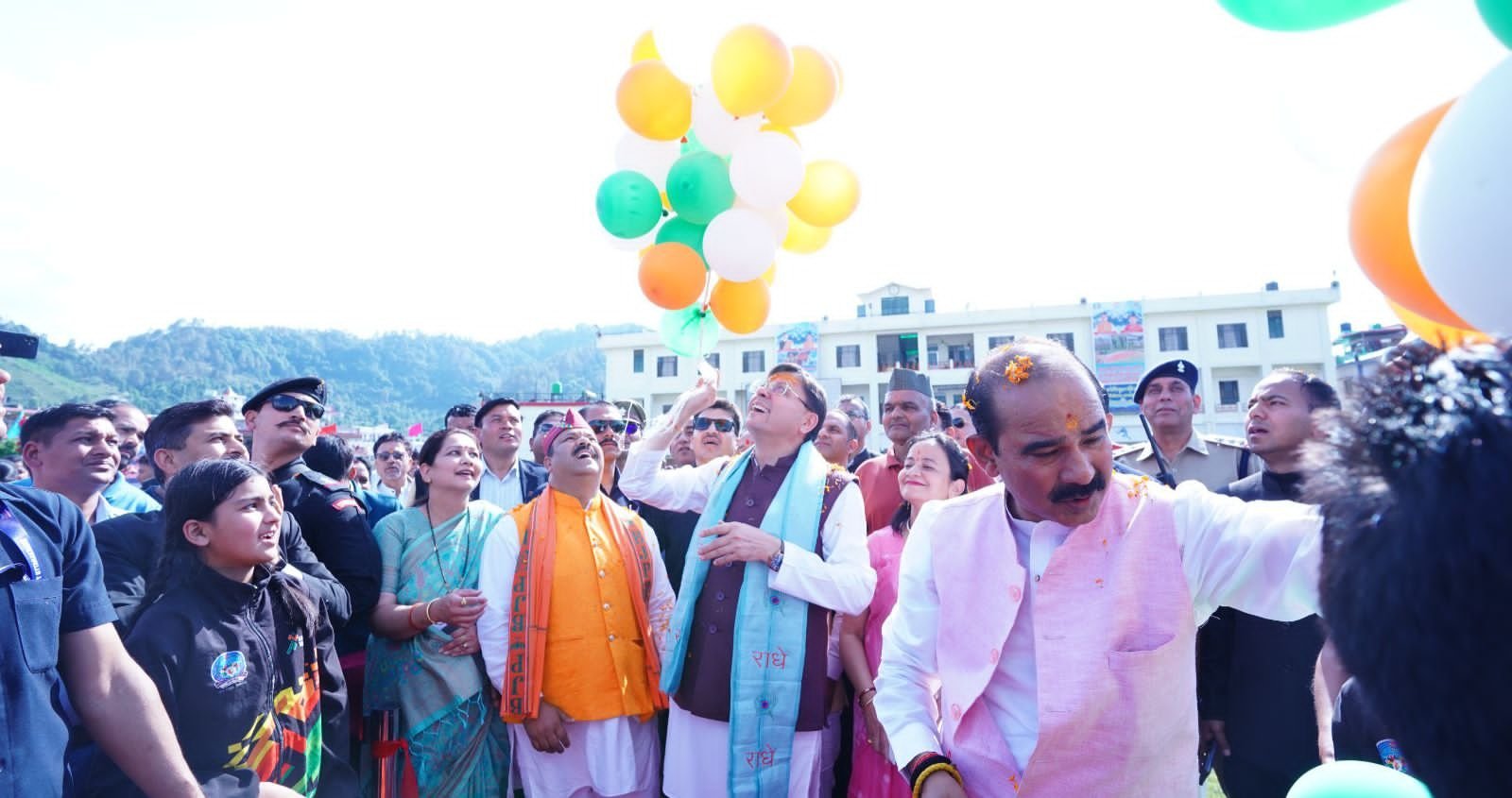 पिथौरागढ़ को मिला आधुनिक क्रिकेटमैदान, खिलाड़ियों संग मैदान में उतरे मुख्यमंत्री धामी…
