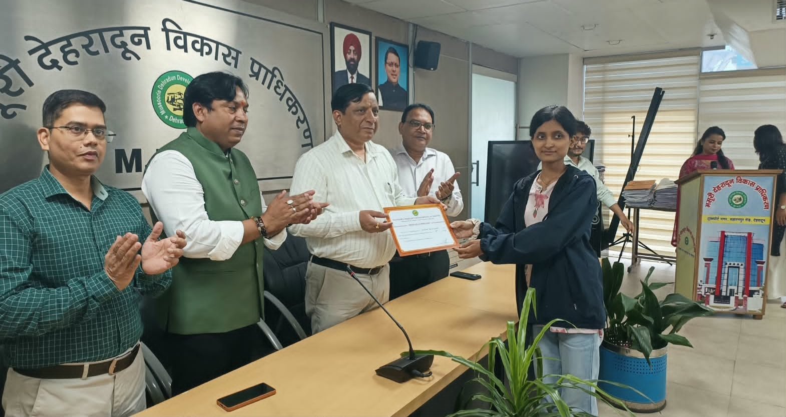 एमडीडीए की नई पहचान को मिली रचनात्मक उड़ान, मैस्कॉट और स्लोगन प्रतियोगिता के विजेता सम्मानित
